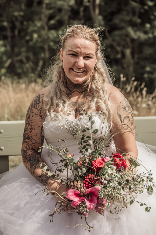 Brud der smiler Brud der smiler til bryllupsfotografen